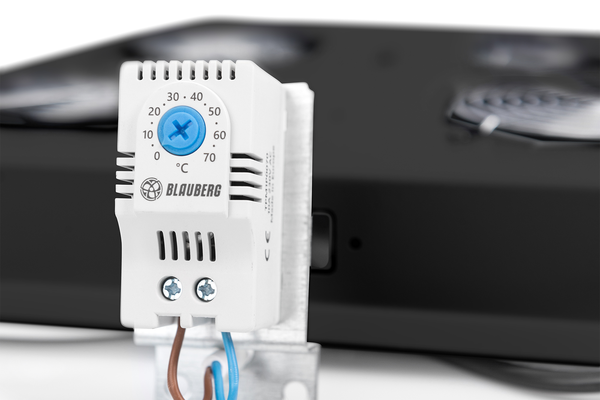 digitus_DN19FAN4SRVB_4016032332831_Detail_1_RGB.jpg
