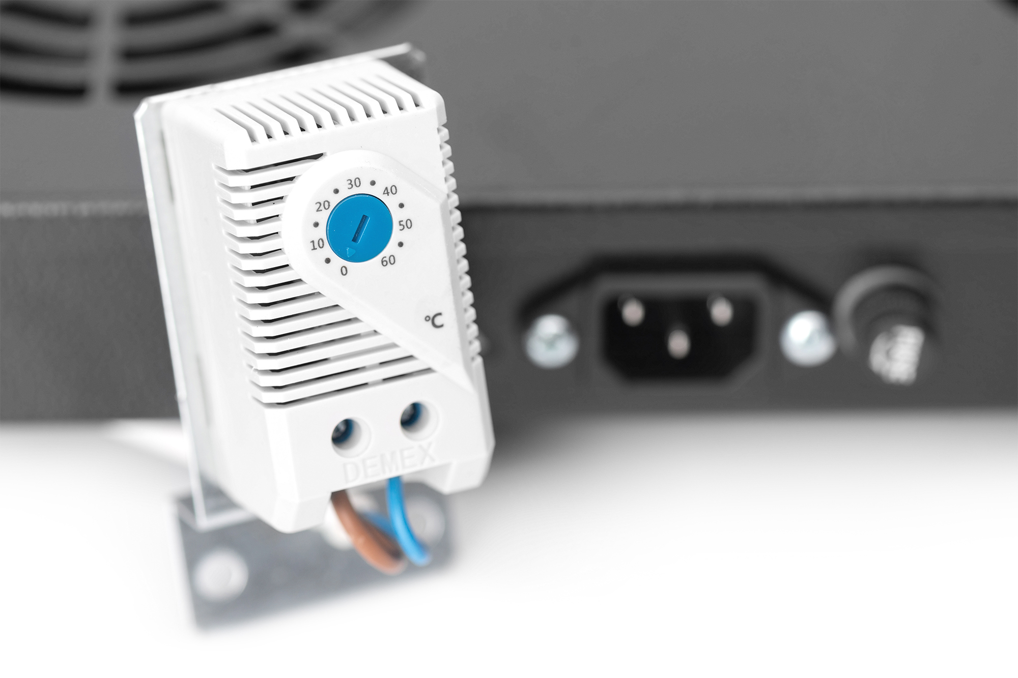 digitus_DN19FAN2HOSW_4016032185789_Detail_3_RGB.jpg