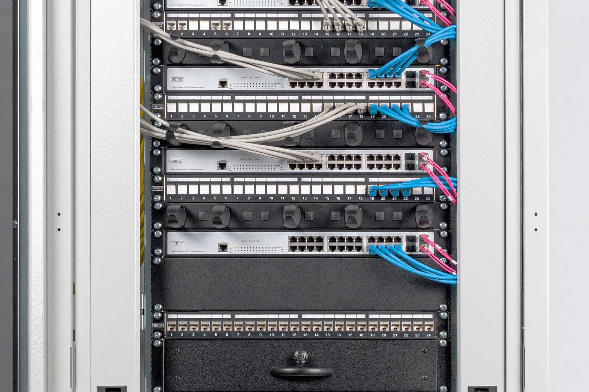 digitus_DN19BPN02SW_4016032171720_Application_1_RGB.jpg