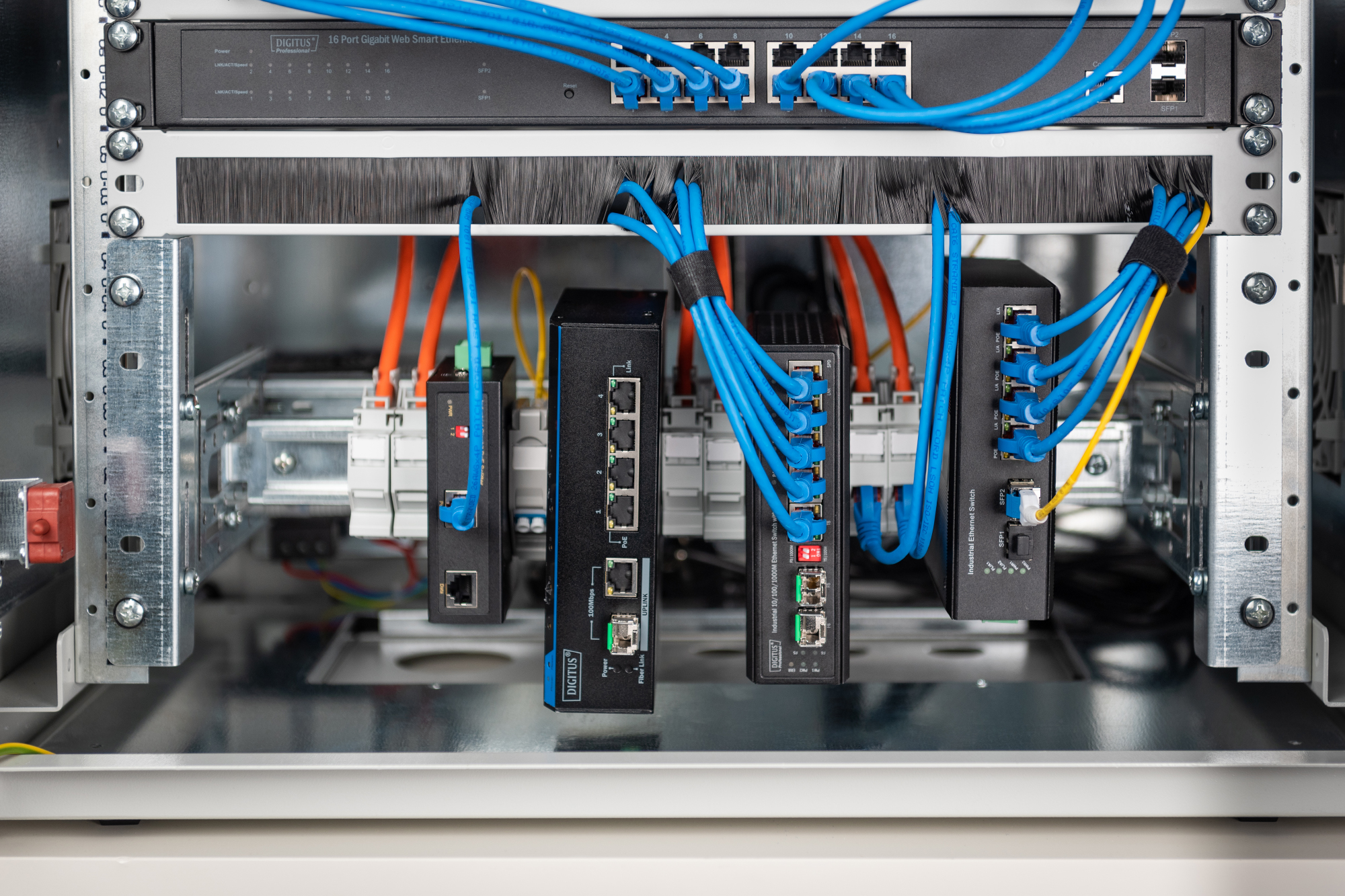 digitus_DN19DIN4U_4016032456100_Application_1_RGB.jpg