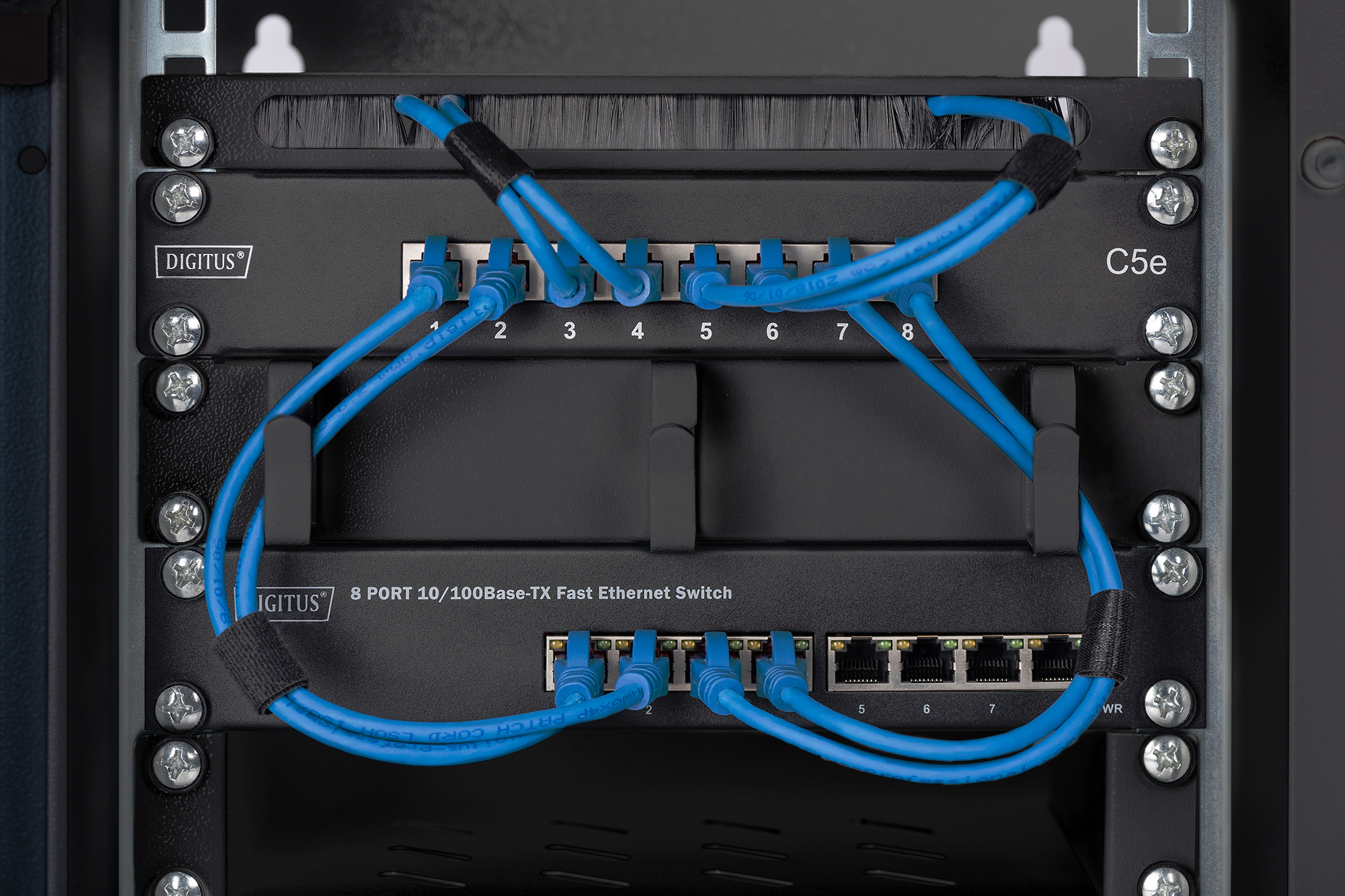 digitus_DN10TRAY1B_4016032454793_Application_1_RGB.jpg