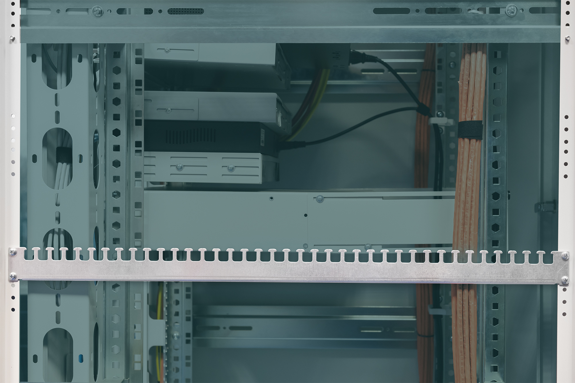 digitus_DN19ORG1000P_4016032378136_Application_1_RGB.jpg